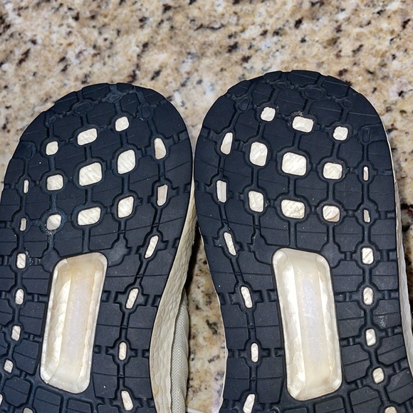 Adidas UltraBoost 19 - Picture 6 of 9